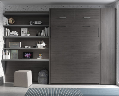 Schlafzimmer für Erwachsene mit Schrankbett, Kleiderschrank und Schreibtisch mit Regalen