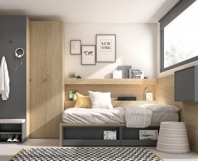 Jugendzimmer mit Kompaktbett, Eckschrank und Klappschreibtisch