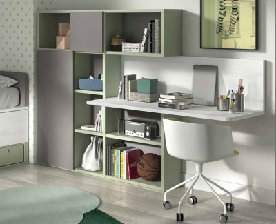 Schlafzimmer mit Ausziehbett mit 4 Schubladen, Schreibtisch und Kleiderschrank